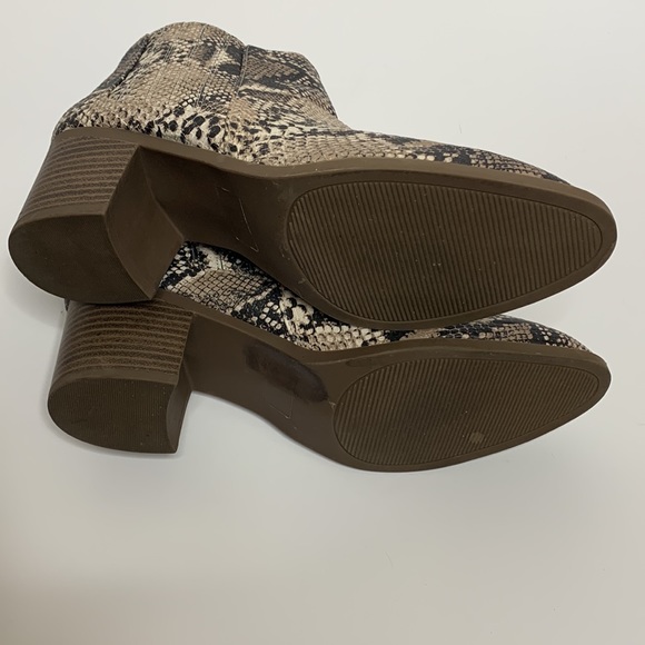 Maurices | Snakeskin Ankle Booties | Brown Healed Low Boots Size 8 Fall Fashion - Picture 10 of 12